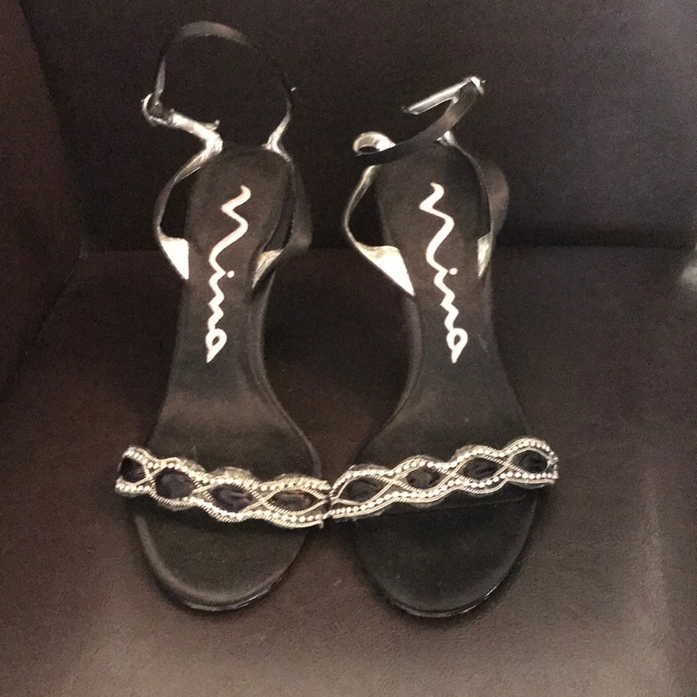 Nina black sandals size 6.5